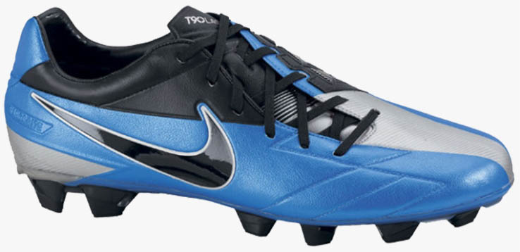 Wayne Rooney Shows Off Stylish New Classic Nike Total 90 Laser